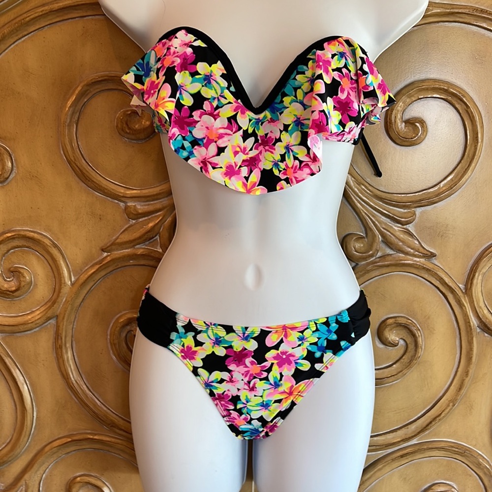 California Waves Floral ruffled bikini